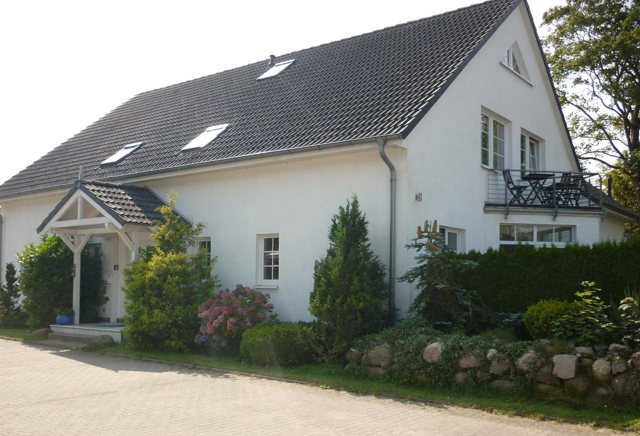 Pension Zum Leuchtturm Bastorf エクステリア 写真